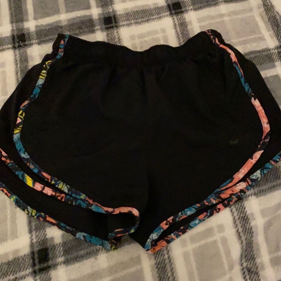 Black Nike shorts - Picture 1 of 3